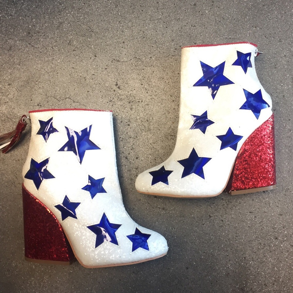 YRU JEM STAR RED WHITE AND BLUE STARS BOOTIE SZ 7